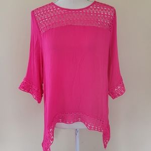 Profile Apparel fuchsia guaze blouse size medium